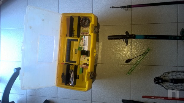 TRE CANNE DA PESCA E ACCESSORI foto-18601