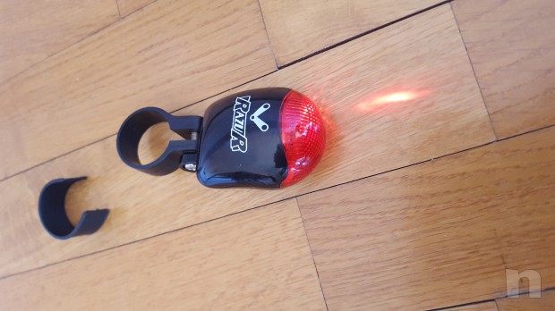 FANALINO LED POSTERIORE RAZUR MOD M18 foto-20355