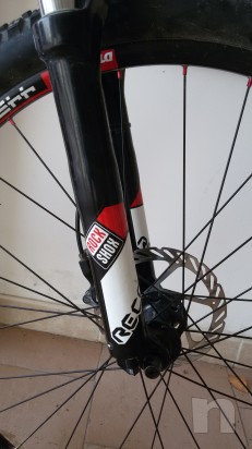 Specialized 26 alluminio ammortizzatori roci shox freni a disco anteriore e posteriore  cambio shimanu deore pedali con attacchi usata poco vendo causa inutilizzo  foto-20793