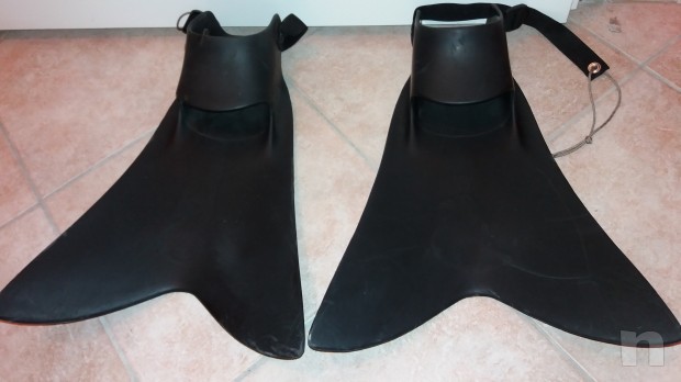 Vendo attrezzatura subacquea video tav pinne erogatore e altri non in foto foto-21139