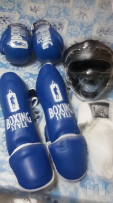 caschetto parastinchi guantoni e para parti intime per bambini foto-21354