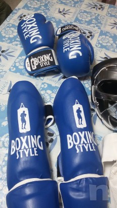 caschetto parastinchi guantoni e para parti intime per bambini foto-21353