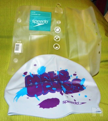 Cuffia da nuoto bianca con scritta viola e celeste in silicone taglia M foto-11577