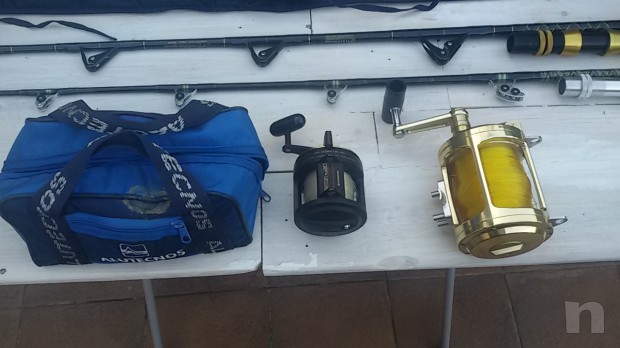 canne da pesca con mulinelli foto-21737