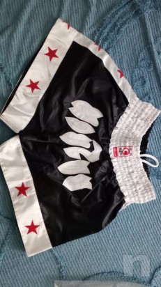 pantaloncini Thai Box, nero bianco stelle con scritta davanti foto-11947