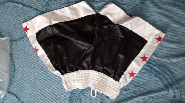 pantaloncini Thai Box, nero bianco stelle con scritta davanti foto-22174