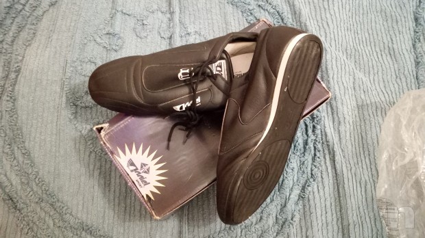 scarpe super leggere tipo quelle che portava bruce lee foto-22189