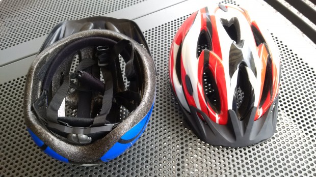 Vendo 2 caschi da bicicletta per bambino/ragazzo foto-25435