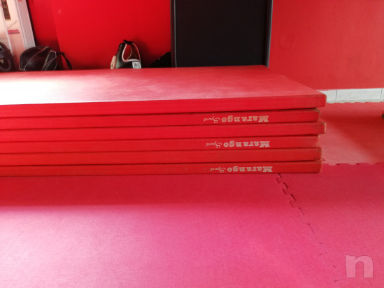 Vendesi 6 tatami judo 2x1 Marango sport semi nuovi prezzo poco trattabile solo in blocco prezzo per singolo tatami. Usura solo su qualche angolo foto-14826