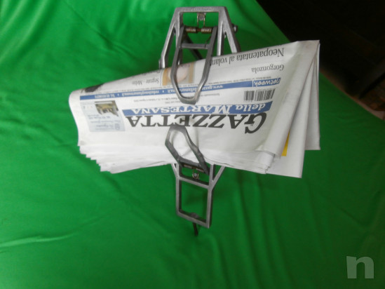 vecchio portapacchi-portagiornali per bici d'epoca foto-30037