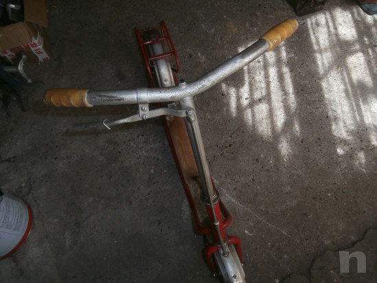 antico monopattino in ferro ogg. vintage foto-30457