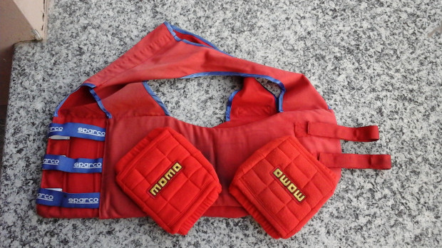 corpetto e gomitiere foto-16943