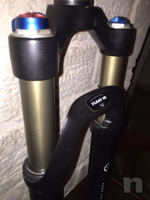 Vendo forcella fox evolution 29 " escursione da 100mm con canotto conico da 16cm.forcella in ottime condizione del 2013/14 foto-2942