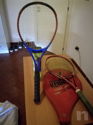 2 racchette da tennis più 2 racchettoni e un pacco di palle nuove foto-19018