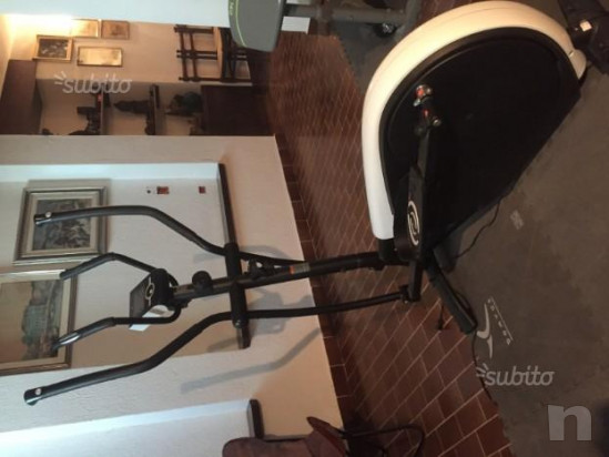 attrezzatura palestra e ellittica foto-19094