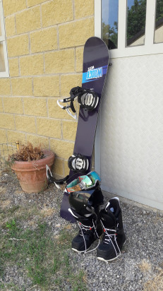 Snowboard   scarponi   occhiali   casco  foto-37951