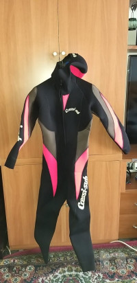 Vendo muta da sub invernale con cappuccio. Marca Cressi-sub da donna taglia S foto-21376