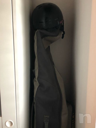 Tavola burton castoM X nera, con attacchi limited edition e borsa porta snowboard, casco limit edition shon withe.  foto-21913