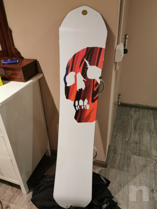 Tavola snowboard capita con attacchi e scarponi foto-43398