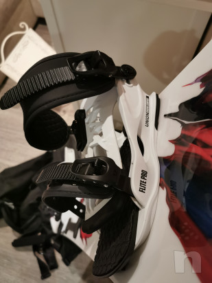 Tavola snowboard capita con attacchi e scarponi foto-43399