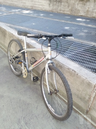 MTB Touring HAZARD con 18 velocità, ottimi freni, ruote 26