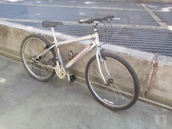 MTB Touring HAZARD con 18 velocità, ottimi freni, ruote 26