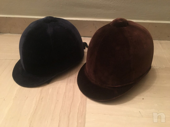 Cap da equitazione nero e marrone   foto-24500