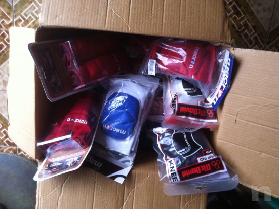 GINOCCHIERE PALLAVOLO NUOVE!!!! foto-4646