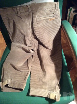 Pantaloni di velluto a coste beige elasticizzati lunghezza ginocchio foto-3146