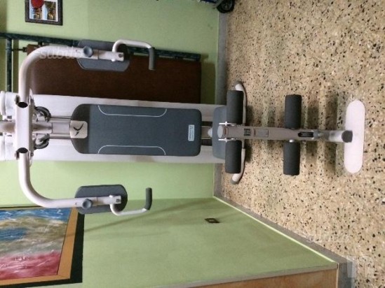 vendo panca multifunzione piu sacco  guantoni piu staffa fissaggio foto-6909