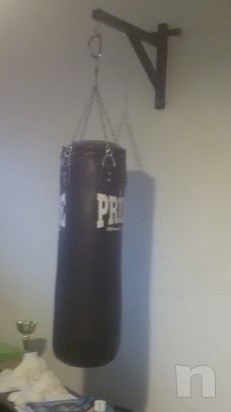 Sacco da 20 kg con staffa da muro in eccellenti condizioni foto-400