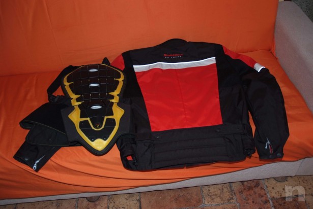 Giacca e protezione schiena foto-432