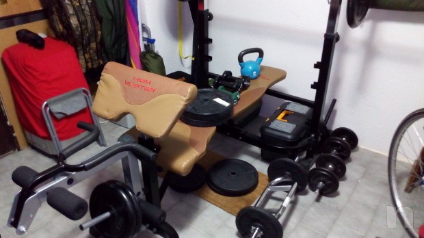 panca con vari manubri e bilancere foto-9148