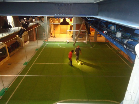 vendo calcetto smontabile in erba sintetica con recinzione ferma palloni foto-9532