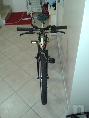MTB del 24 come nuova con 18 velocità adatta a bambini dai 9 anni in su' foto-10519