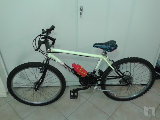 MTB del 24 come nuova con 18 velocità adatta a bambini dai 9 anni in su' foto-10518