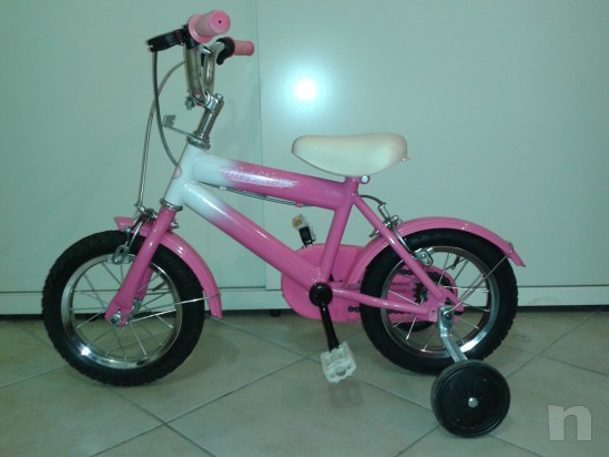 Bicicletta del 12  adatta a bimbe  dai 2/3 anni in su' foto-10704
