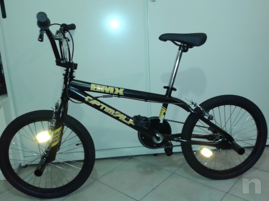 BMX nuove di fabbrica eseguono i 360° freestyle foto-6038