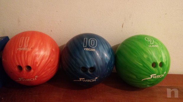 Bocce da bowling da 9,10,11 libbre e scarpe da bowling taglia 37,5 e 42,5 tutto  praticamente nuovo  foto-6227