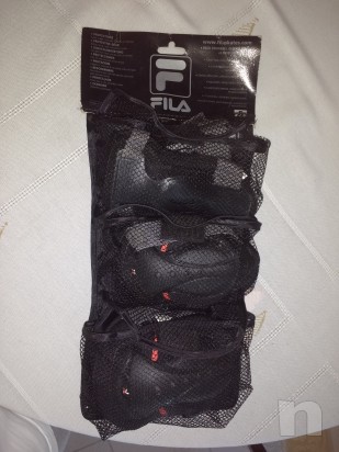 Set completo protezione contenente parapolsi ginocchiere e gomitiere foto-11708