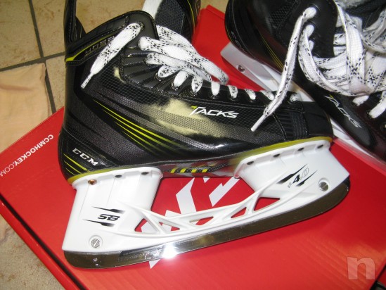 Pattini Hockey CCM modello Tacks 4052 size 7.5D foto-12097