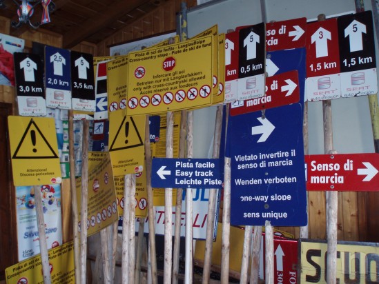 materiale attrezzatura sci da noleggio foto-12104