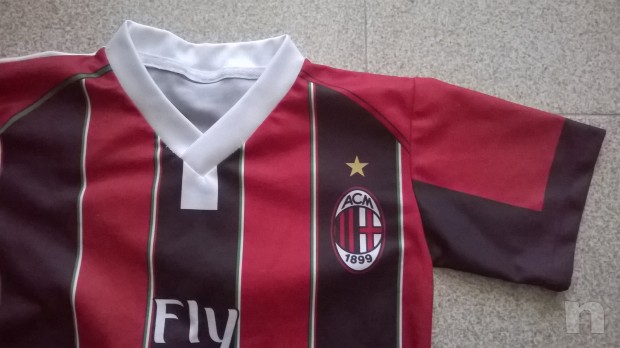 Completino MILAN tg. 5/7 anni (maglietta + n. 2 pantaloncini) foto-13691