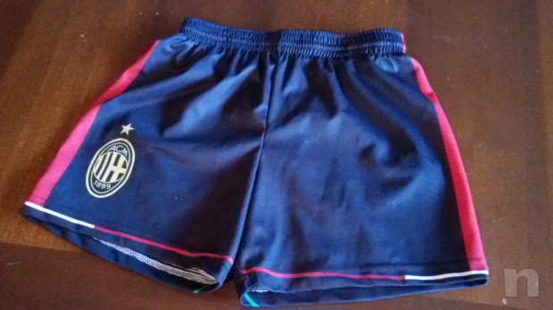Completino MILAN tg. 5/7 anni (maglietta + n. 2 pantaloncini) foto-13690