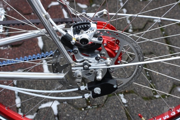 Trekking con telaio in acciaio inox lucido e Gates Carbon Nuovo foto-14995