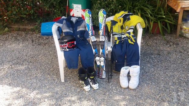 vendesi tutto in blocco tutta latrezzatura sci foto-8590