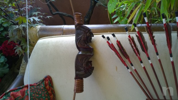 Arco con 20 frecce. foto-16868