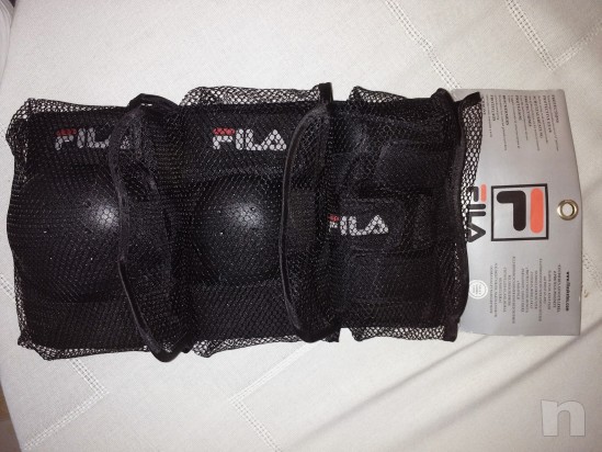 Set completo protezione contenente parapolsi ginocchiere e gomitiere foto-9385