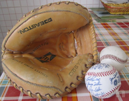 GUANTONE DA BASEBALL, ORIGINALE U.S.A., CON DUE PALLE. foto-9930